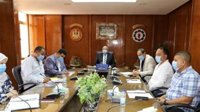 صقر يشدد على استكمال قاعدة بيانات ملفات الأملاك بمحافظة السويس