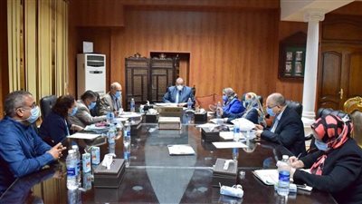 رئيس جامعة بني سويف يترأس اجتماعي اللغات والمجلات العلمية