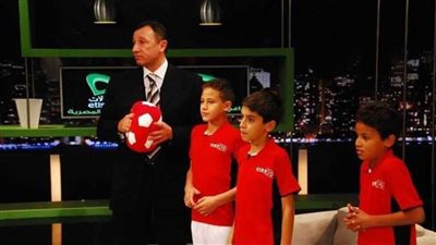 الخطيب يحضر مران الأهلي ويجتمع بفايلر