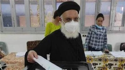 وكيل البابا تواضروس يدلي بصوته في انتخابات الشيوخ 