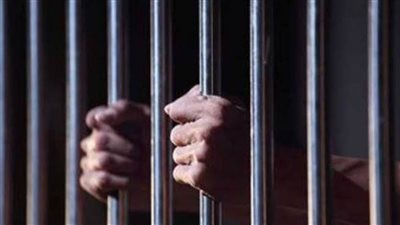 التحقيق في مقتل شخص أخذًا بالثأر في الإسكندرية