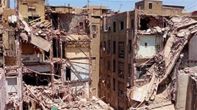 إخلاء عقارين من السكان مجاورين للعقار المنهار بشارع قصر النيل