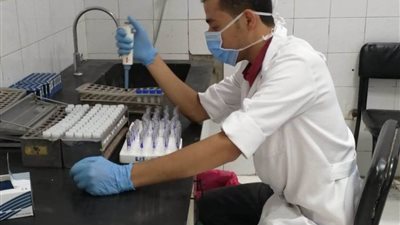 فحص ٨٢٧ مواطناً لفيروس كورونا من المسافرين للخارج بالمعمل الإقليمي بالزقازيق