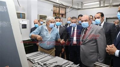 محافظ المنوفية والرئيس التنفيذى لهيئة الاستثمار يتفقدان عدداً من المصانع 