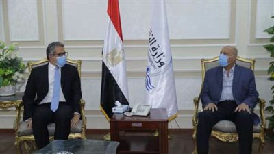 الوزير والعناني يستعرضان مساهمة قطاعات النقل في تدعيم السياحة