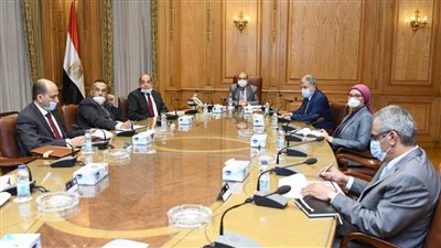 وزير الدولة للإنتاج الحربي يطلع على إمكانيات 6 شركات والأكاديمية المصرية للهندسة