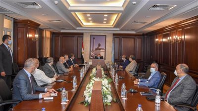 محافظ الإسكندرية يلتقي ممثلي جمعية رجال الأعمال