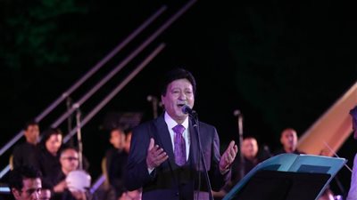 محمد الحلو يغرد منفردًا.. ومباراة فنية بين الآلات الموسيقية والأصوات الغنائية بدار الأوبرا