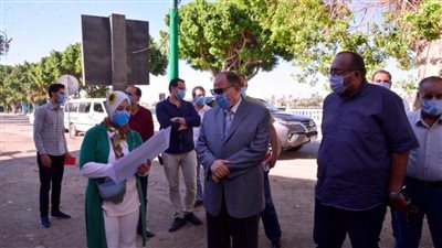 محافظ أسيوط يتفقد أعمال تطوير وتجميل سور محطة المياه التشيكى بكورنيش النيل