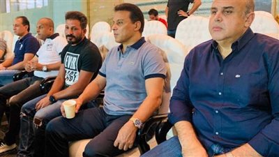 الجهاز الفني للمنتخب يحضر القمة ١٢٠ 