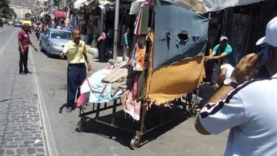 حي غرب ينفذ حملات لإزالة الإشغالات بمحور المحمودية ومنطقة الساعة بكرموز