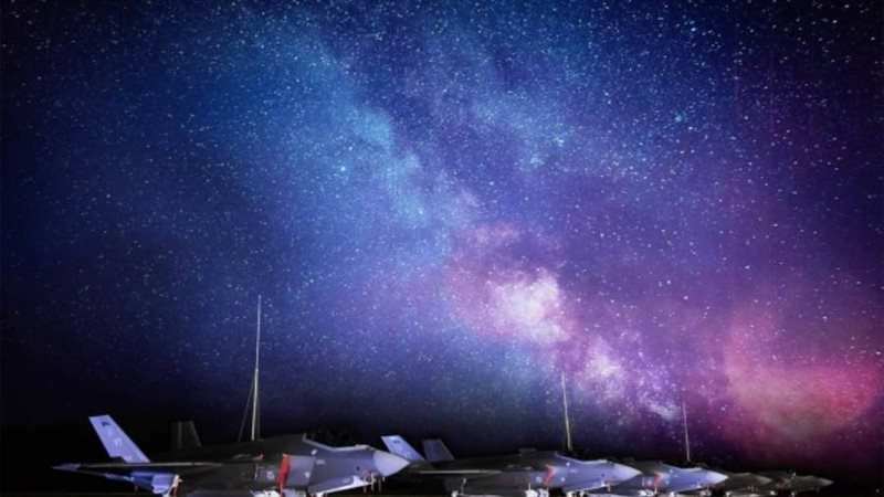 مقاتلات أمريكية تضربها