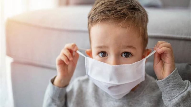 الأطفال والكمامات