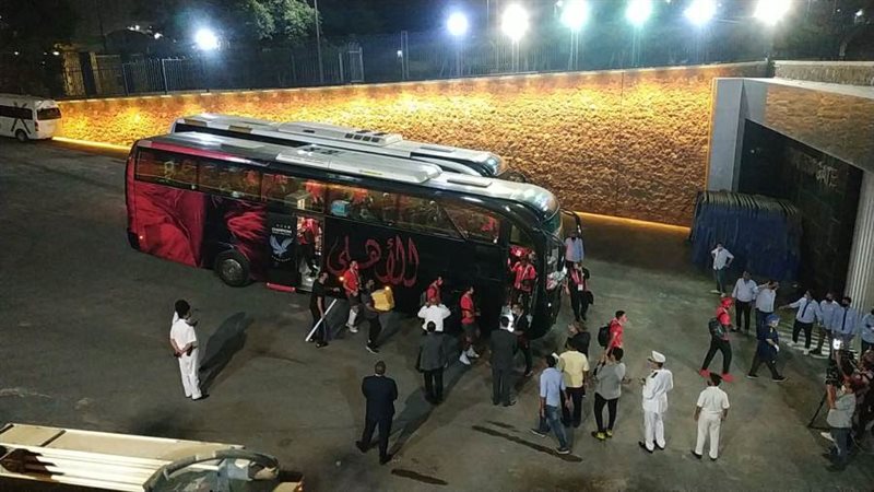 وصول حافلة الأهلي