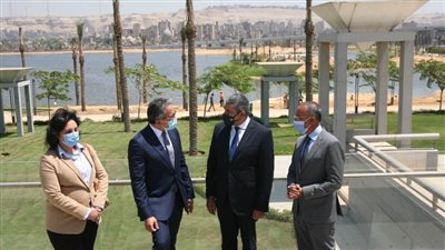 العناني ورئيس منظمة السياحة العالمية يزوران متحف الحضارة