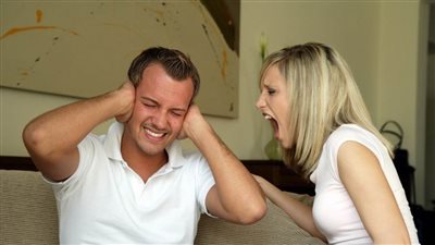 شاب يشتكي من كيد النساء: حولت حياتي إلى جحيم