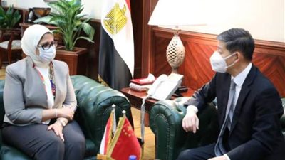 الصحة توقع اتفاقية تعاون بين مصر والصين لتصنيع لقاحات كورونا 