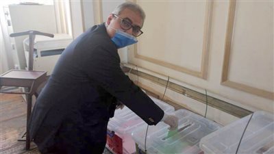 خالد العامري يدلي بصوته في انتخابات التجديد النصفي للبيطريين