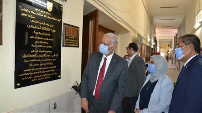 رئيس جامعة الإسكندرية يفتتح عدة معامل ووحدة الميكروسكوب