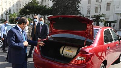 عاجل| السيسي يتفقد نماذج للسيارات الحديثة المجهزة للعمل بالغاز الطبيعي