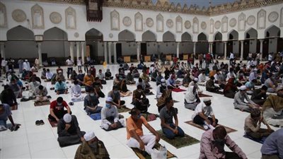 خطيب الجامع الأزهر: شكر الله على نعمة عودتنا لبيوته يكون بالتزام المصلين التام بالتدابير الاحترازية