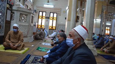 بعد توقفها لعدة أشهر.. محافظ المنيا يؤدي صلاة الجمعة من مسجد صلاح الدين