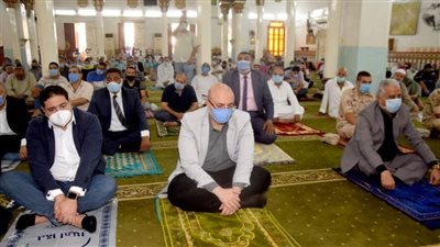 وسط إجراءات احترازية أهالي بني سويف يؤدون صلاة الجمعة