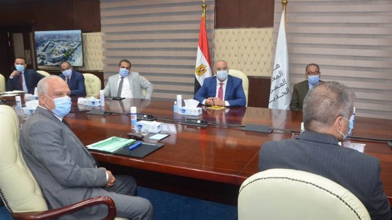 وزير الإسكان ومحافظ