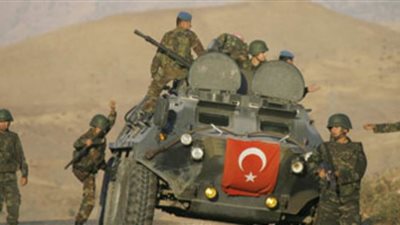 مقتل جنديين تركيين في اشتباك مع مسلحين على الحدود مع إيران