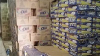 أجهزة الأمن تضبط مواد غذائية ومنظفات مجهولة المصدر داخل مخازن