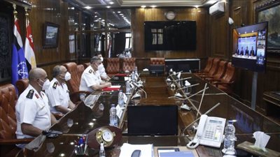 القوات البحرية توقع عقد إنشاء محطة تداول حاويات بميناء أبو قير البحرى 