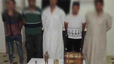 ضبط 4 قطع يشتبه فى أثريتها بحوزة 5 أشخاص بالقليوبية