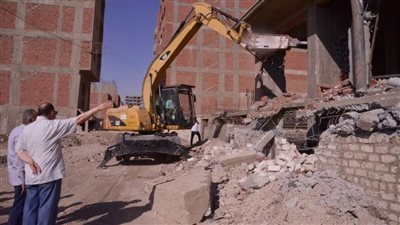 محافظ أسيوط يقود حملة مكبرة لإزالة 3 منازل أسفل خطوط الضغط العالي