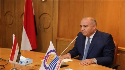 محافظ قنا يقرر إيقاف أربعة موظفين لمدة ثلاثة أشهر عن العمل