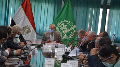 محافظ القليوبية يتابع أعمال تطوير شركات البترول
