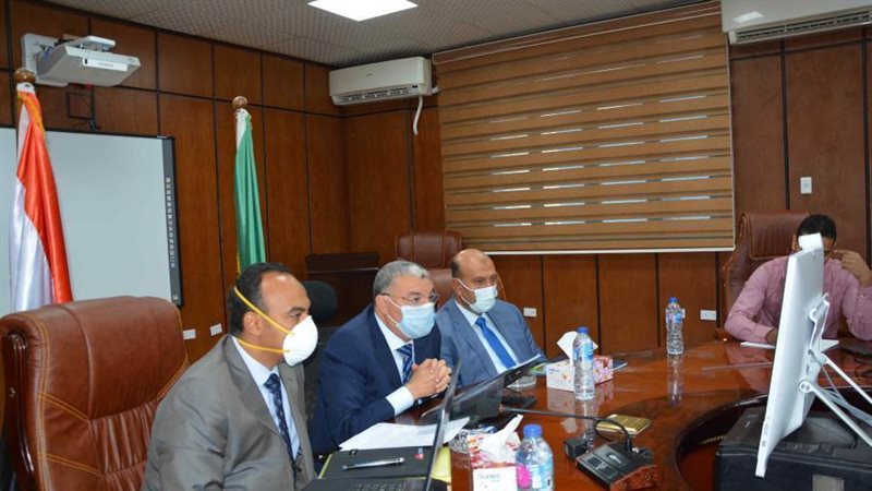 محافظ المنيا خلال