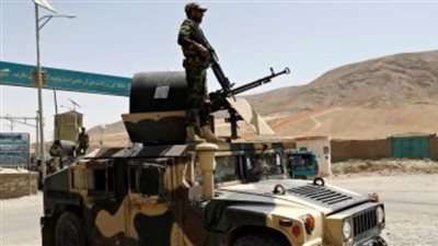 مقتل ضابط أفغاني وإصابة 3 مدنيين في اشتباكات حدودية مع القوات الباكستانية