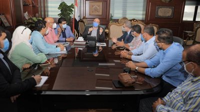 محافظ بني سويف يبحث الموقف التنفيذي للمشروعات الصحية 