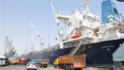 جمارك نويبع تحبط محاولة تهريب كمية من الملابس الجاهزة والأحذية