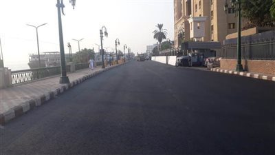  رصف وتطوير شارع الثورة وكورنيش النيل بحي شرق أسيوط