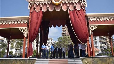 رئيس هيئة قناة السويس ومحافظ بورسعيد يتفقدان حديقة 