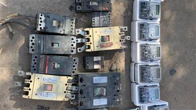 ضبط كميات كبيرة من مهمات وعدادات الكهرباء المسروقة بالإسكندرية وقنا
