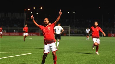 الأهلي يعبر 