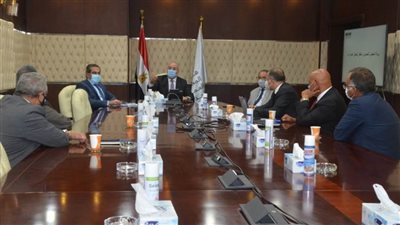 وزير الإسكان: وضع  آليات لتشجيع تصدير العقار المصري