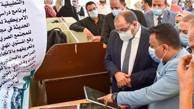 رئيس جامعة بني سويف يشهد مشروعات تخرج علوم ذوي الإعاقة