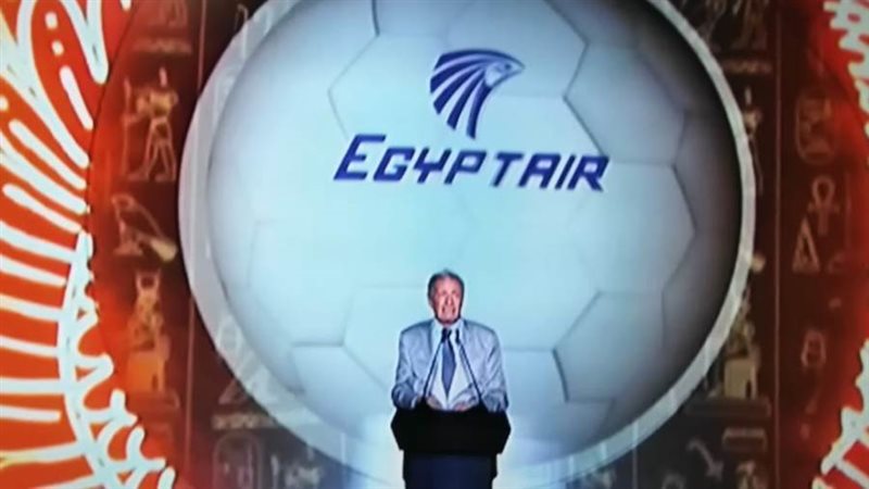 رئيس اتحاد اليد اثناء