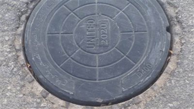 تركيب أغطية GRP للتصدي لسرقات أغطية بالوعات الصرف بسوهاج