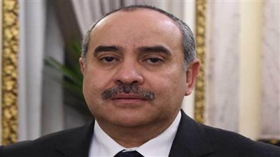 وزير الطيران يتفقد مصنع الصناعات البلاستيكية