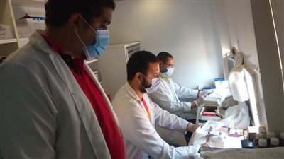 الكشف على 971 مريضا ضمن قافلة طبية مجانية بالبحيرة