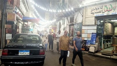 أمن الإسكندرية يزور المنشية.. والمواطنون يستقبلونه بالهتافات